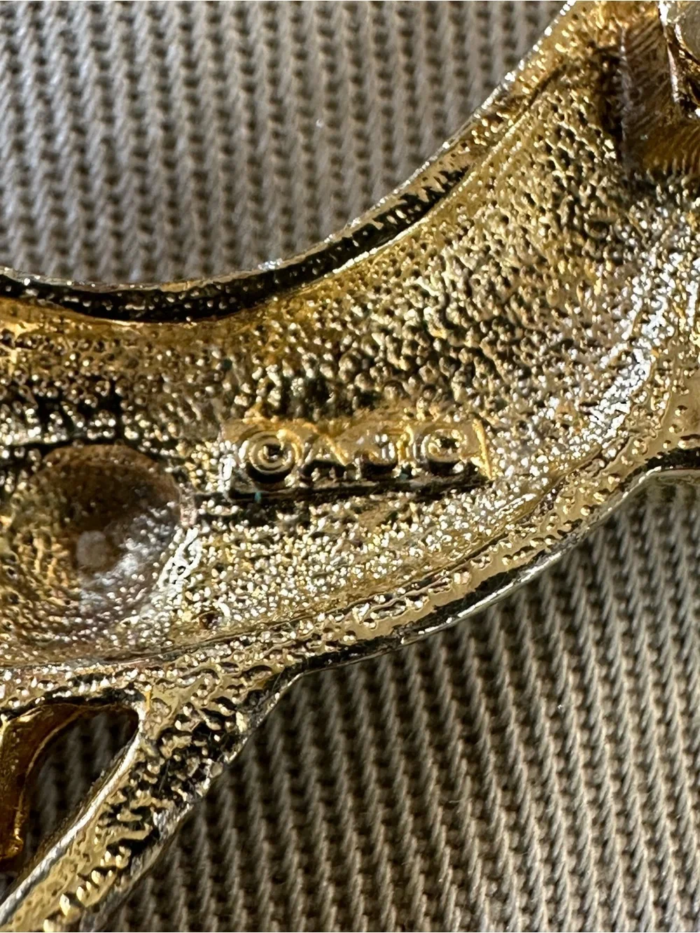 A.j.c vintage gold tone brooch relaxing sea fish on boat